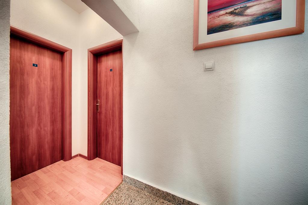 Apartments And Rooms Dis Vis Esterno foto
