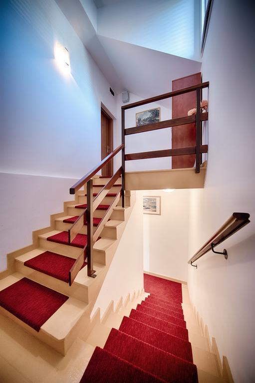 Apartments And Rooms Dis Vis Esterno foto