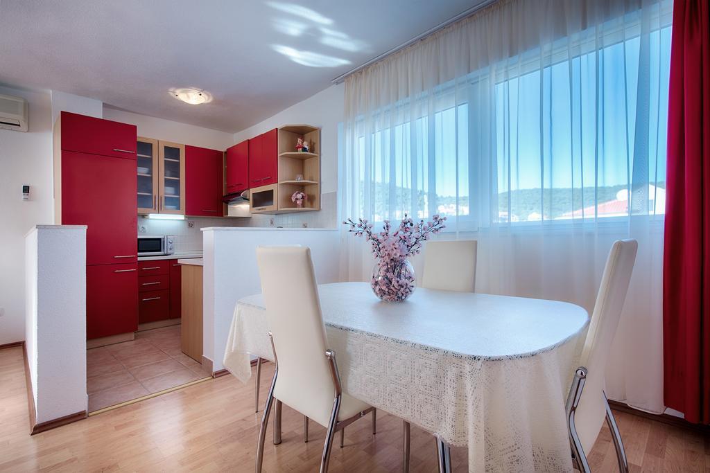Apartments And Rooms Dis Vis Esterno foto