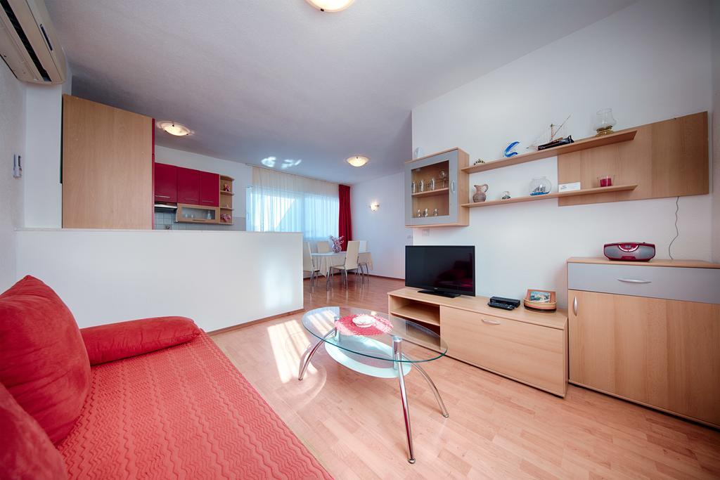 Apartments And Rooms Dis Vis Esterno foto