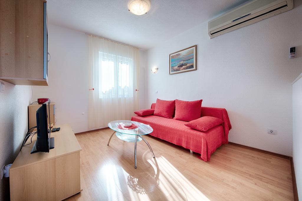 Apartments And Rooms Dis Vis Esterno foto