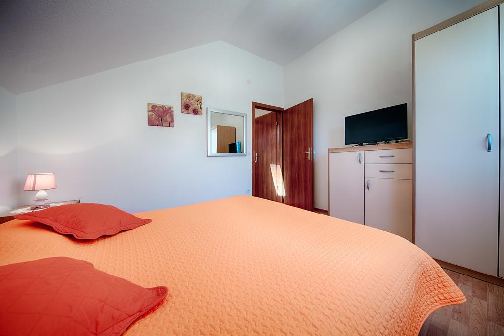 Apartments And Rooms Dis Vis Esterno foto