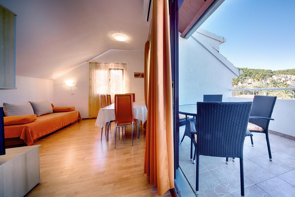 Apartments And Rooms Dis Vis Esterno foto