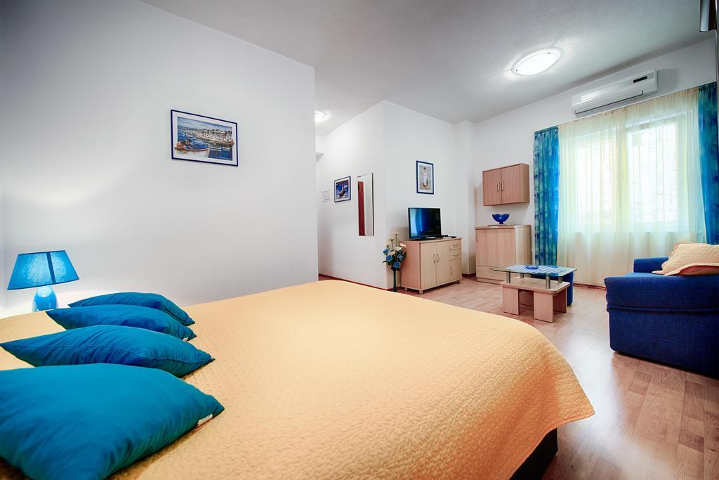 Apartments And Rooms Dis Vis Esterno foto